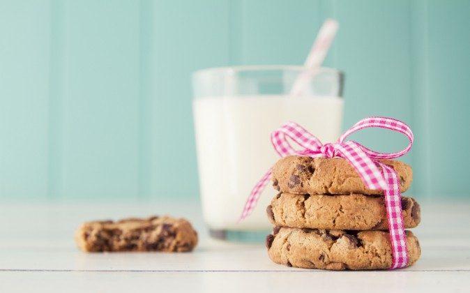 Healthy Chocolate Chip Cookies (Video)