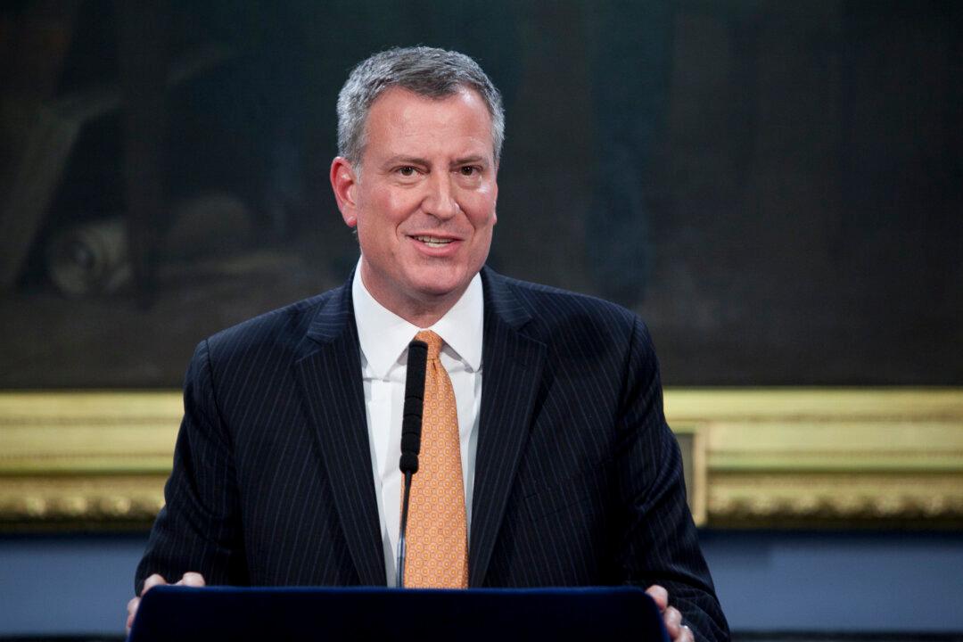 NYC Mayor Says Comcast-Time Warner Merger Disconnects the Disadvantaged