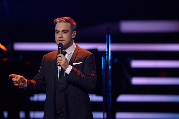 Robbie Williams Alive, Hasn’t Died; Twitter Confuses British Singer During Robin Williams’ Death; Robin Van Persie Also Included