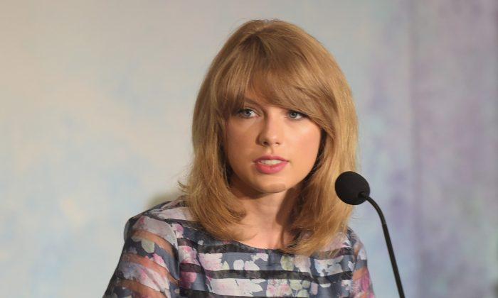 Taylor Swift Had Her Mind Blown by ‘The Giver’ Novel
