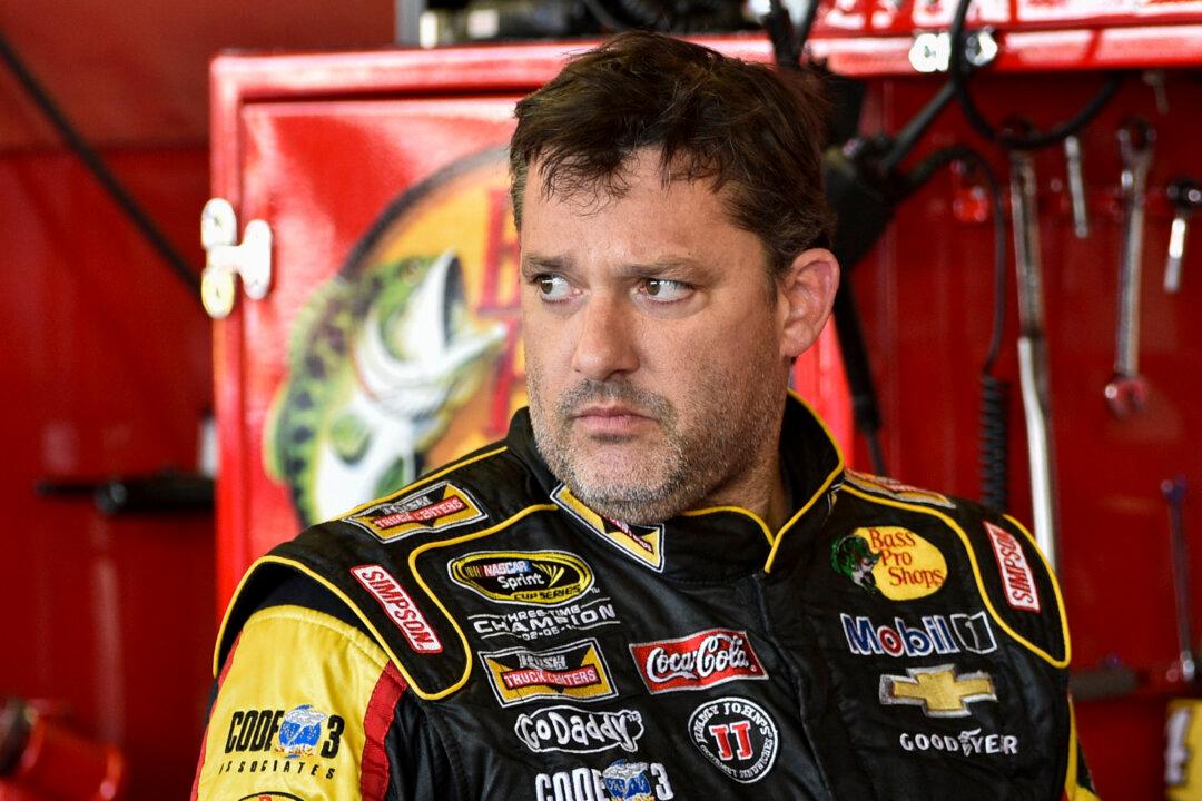 Tony Stewart Retires Hoax: ‘To Announce Retirement From Auto Racing After Accident That Kills Competing Driver’ NASCAR Article Isn’t Real