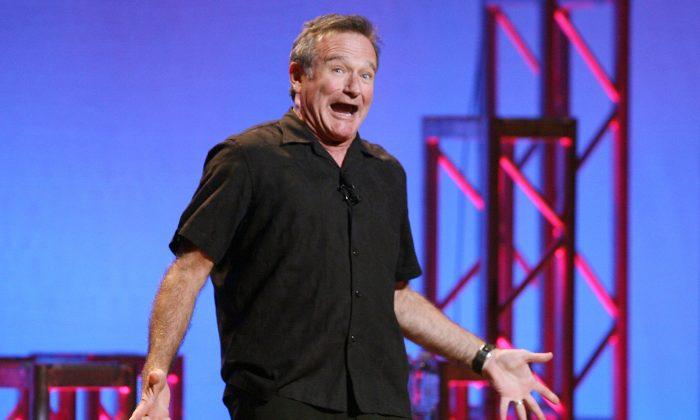 Robin Williams ‘Goodbye Video’ With Cell Phone and CCTV Facebook Posts Are Both Scams; Billy Crystal to Pay Tribute Next Week