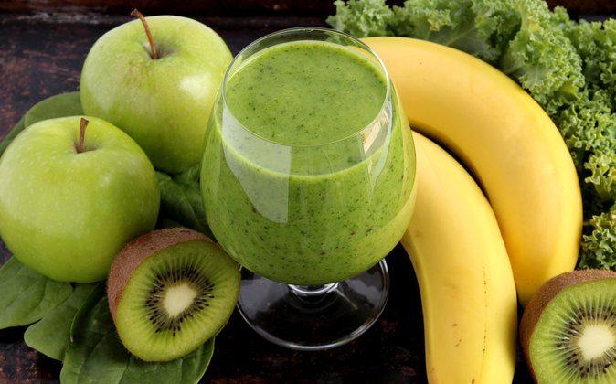 Creamy Banana Green Smoothie - Healthy Eating Has Never Tasted So Good (Recipe)