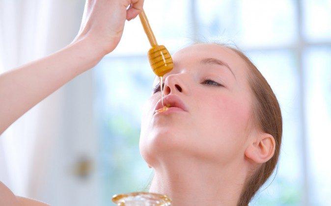 Raw Honey Works Better Than Drugs for Herpes!