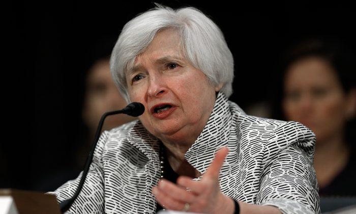 Yellen Defends Fed’s Interest in Income Inequality