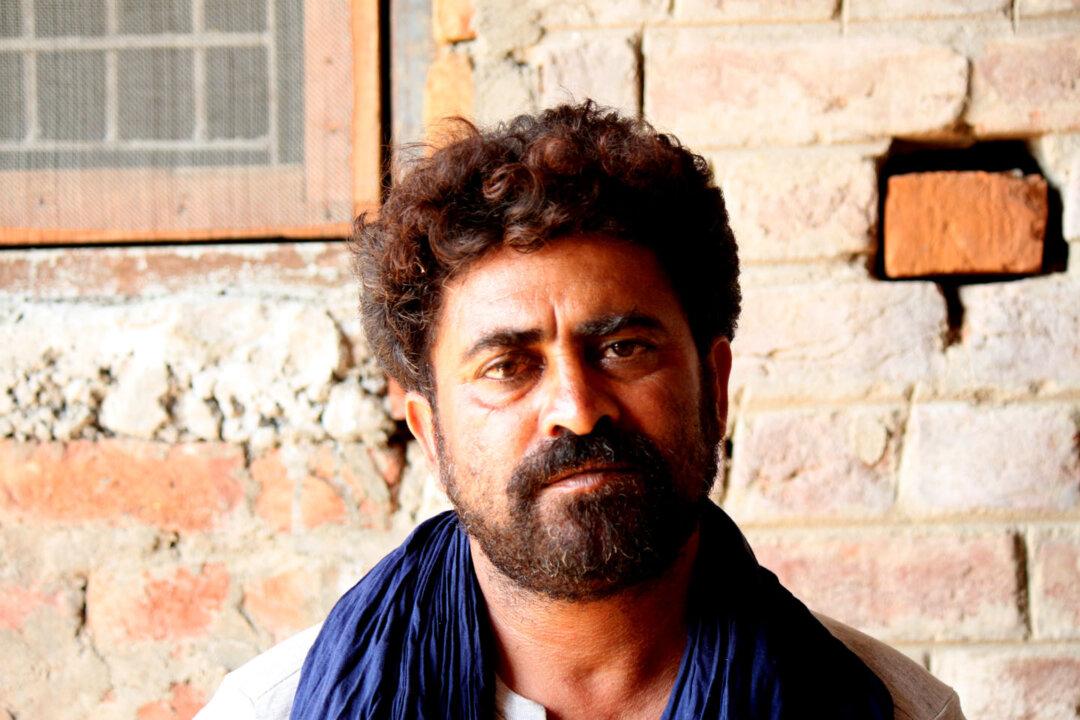 Indian Villagers Stay Despite Deadly Cross-Border Threat