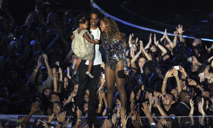 Beyoncé & Blue Ivy Steal The Show at MTV VMAs; Top 5 Moments (Video)