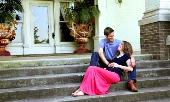 Jill Duggar and Derick Dillard Share Pregnancy Pictures; Baby Gender, Name Not Unveiled Yet