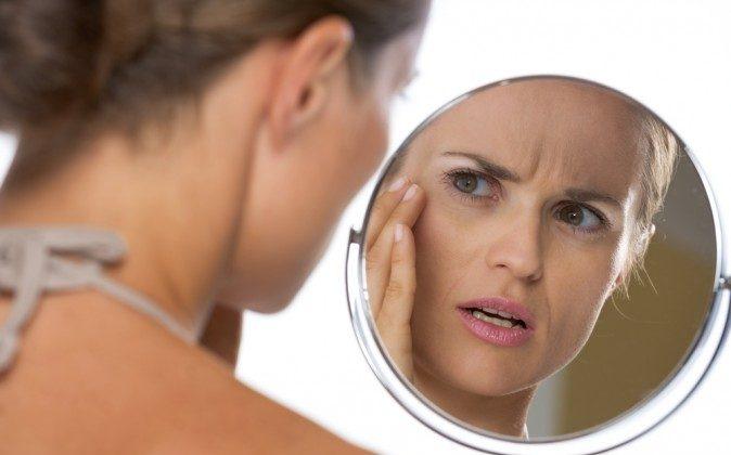 8 Ways to Naturally Prevent Wrinkles (Infographic) 