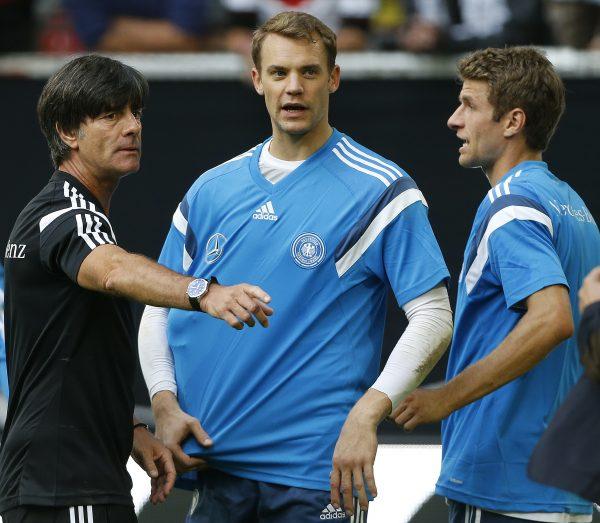 Gemany's head coach Joachim Loew (L) talks to Manuel Neuer (C) and Thomas Mueller during an open training session ahead of the friendly soccer match between Germany and Argentina in Duesseldorf, Germany, on Sept. 1, 2014. (Frank Augstein/AP)