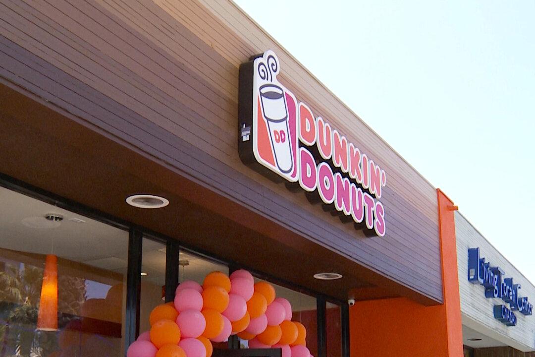 Dunkin’ Donuts Closing 450 Stores Across US: Spokesperson