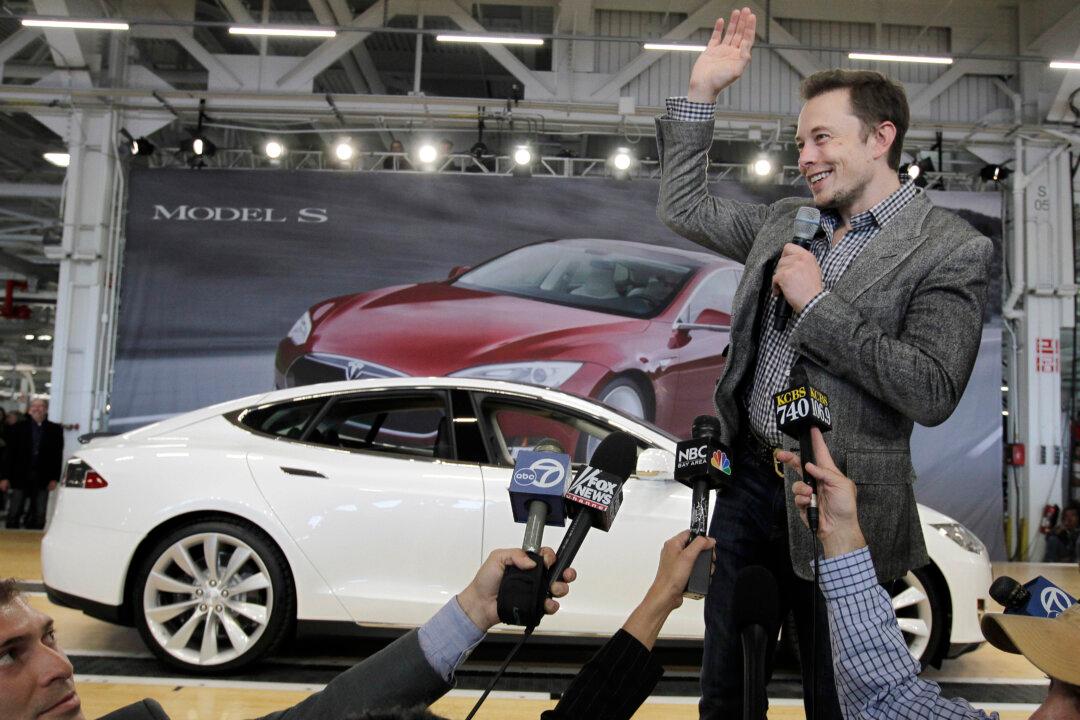 Tesla’s Offer to Buy SolarCity Puzzles Wall Street