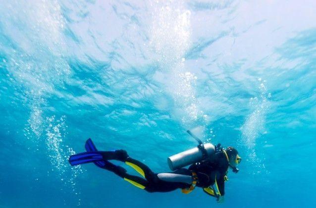 Scuba Diver Runs out of Air, Thrown Against Rocks
