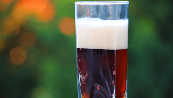 Study Finds Plastic Microparticles in Beers (Video)