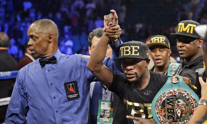 Floyd Mayweather Next Fight: Floyd Unfazed Canelo, Cotto Trying to Take His May 2015 Fight Date