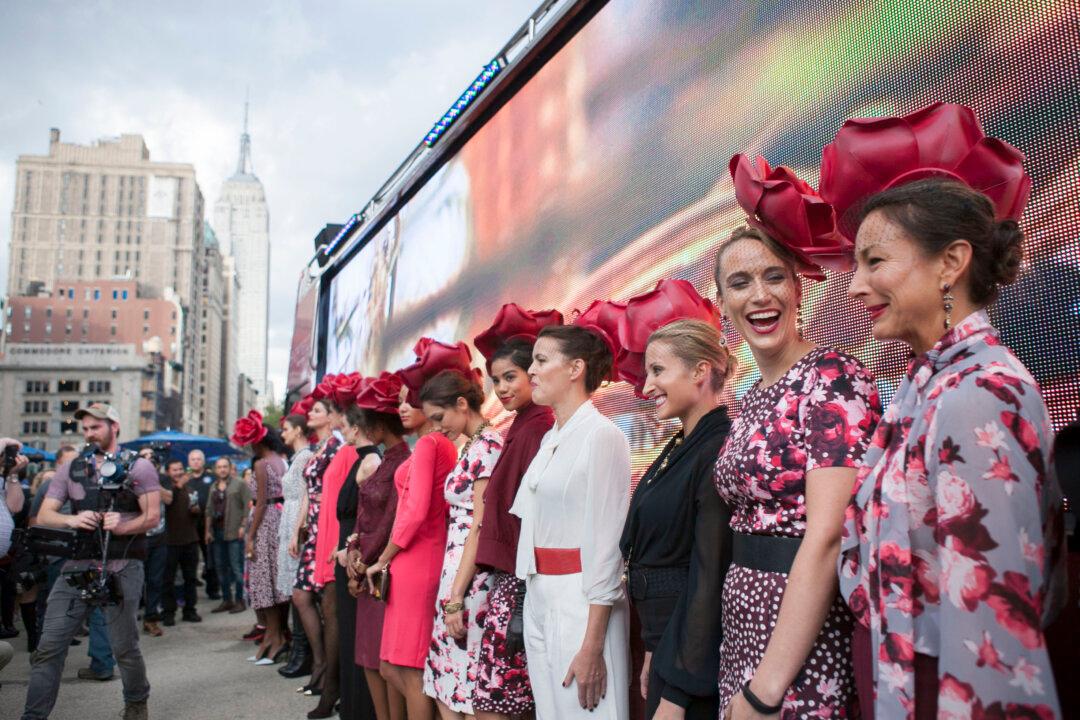 Eva Mendes Brings Fashion to Fifth Avenue