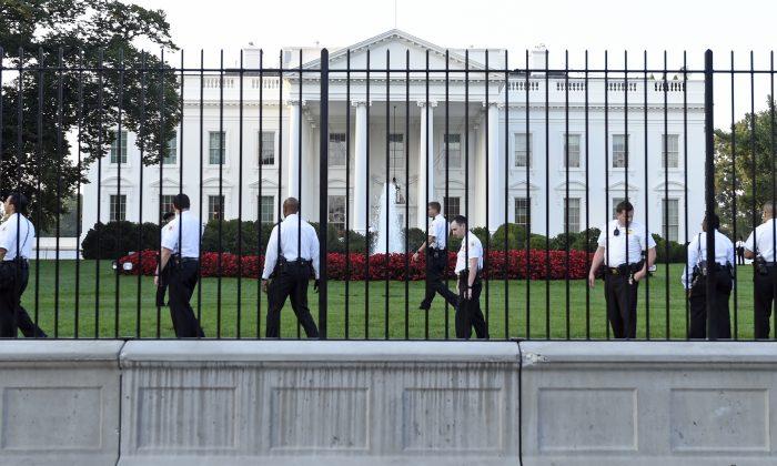 Planners Approve Design for Taller White House Fence