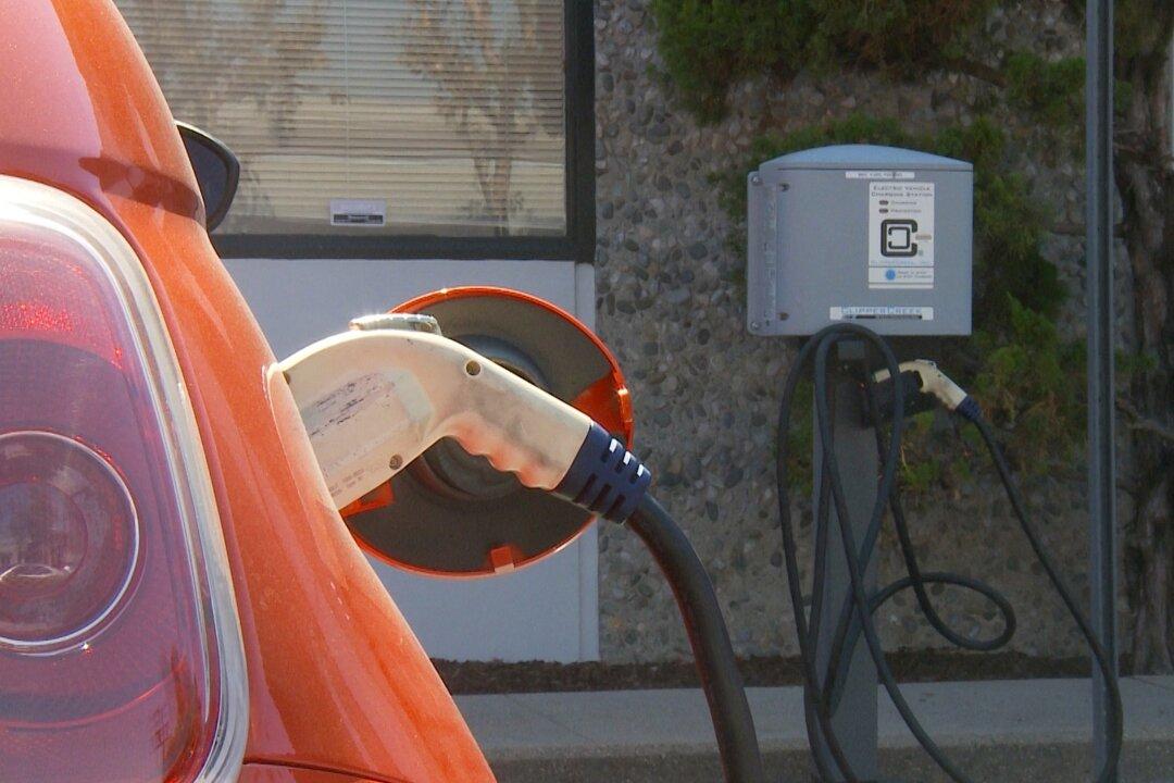 California Governor Pushes for More Clean-Air Vehicles