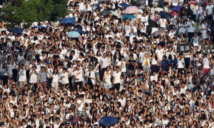 Calling for Democracy, Over 10,000 Students Boycott Classes in Hong Kong