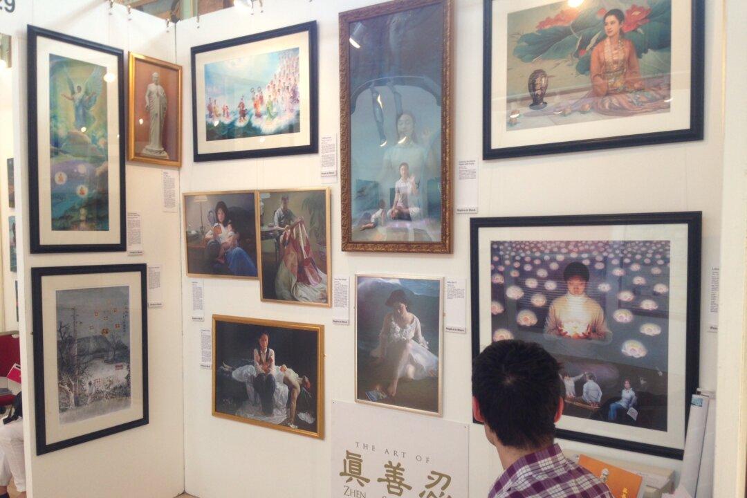 Small-scale but Shining, Beauty Still Attracts