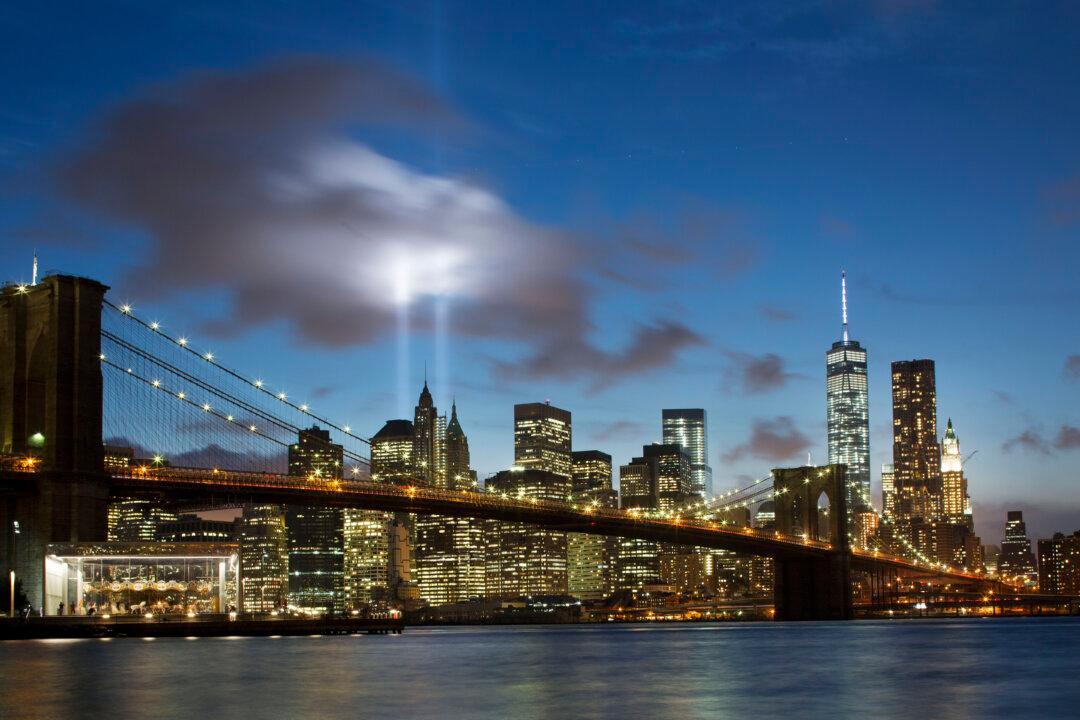 Brooklyn Bridge Protest: Shut Down After Thousands Swarm Bridge (Photos)