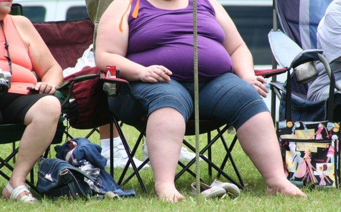 Obese or Overweight Teens More Likely to Become Smokers 
