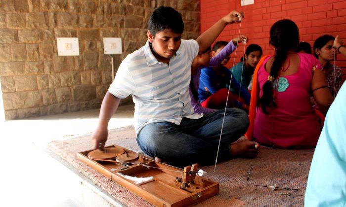 School in New Delhi Offers Ghandi-Style Spinning