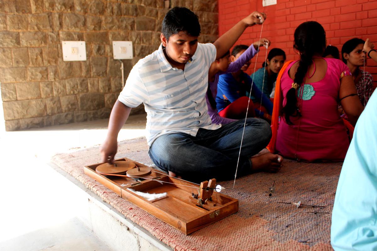 School in New Delhi Offers Ghandi-Style Spinning