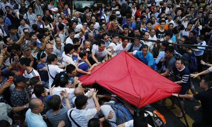 Pro-Beijing Thugs Beat Students in Hong Kong Streets