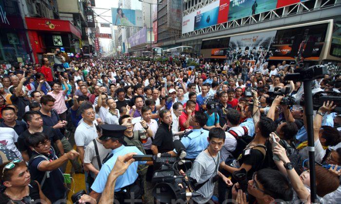 Violence in Hong Kong Has Ties to Beijing