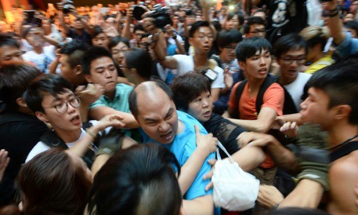 Pro-CCP Groups and Mainland Chinese Oppose Occupy Central in Hong Kong