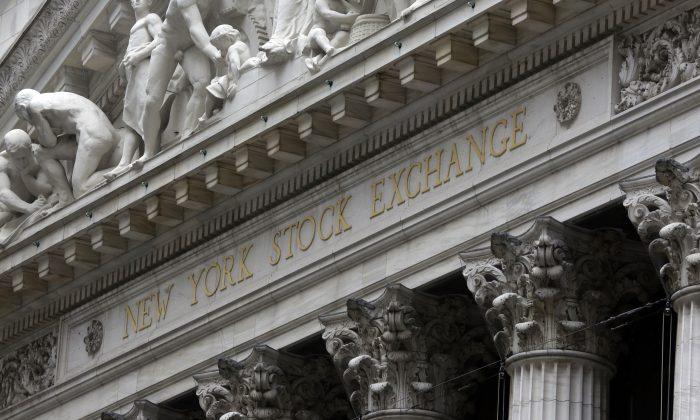 US Stocks Slide on Tuesday Trading; Global Growth Concerns
