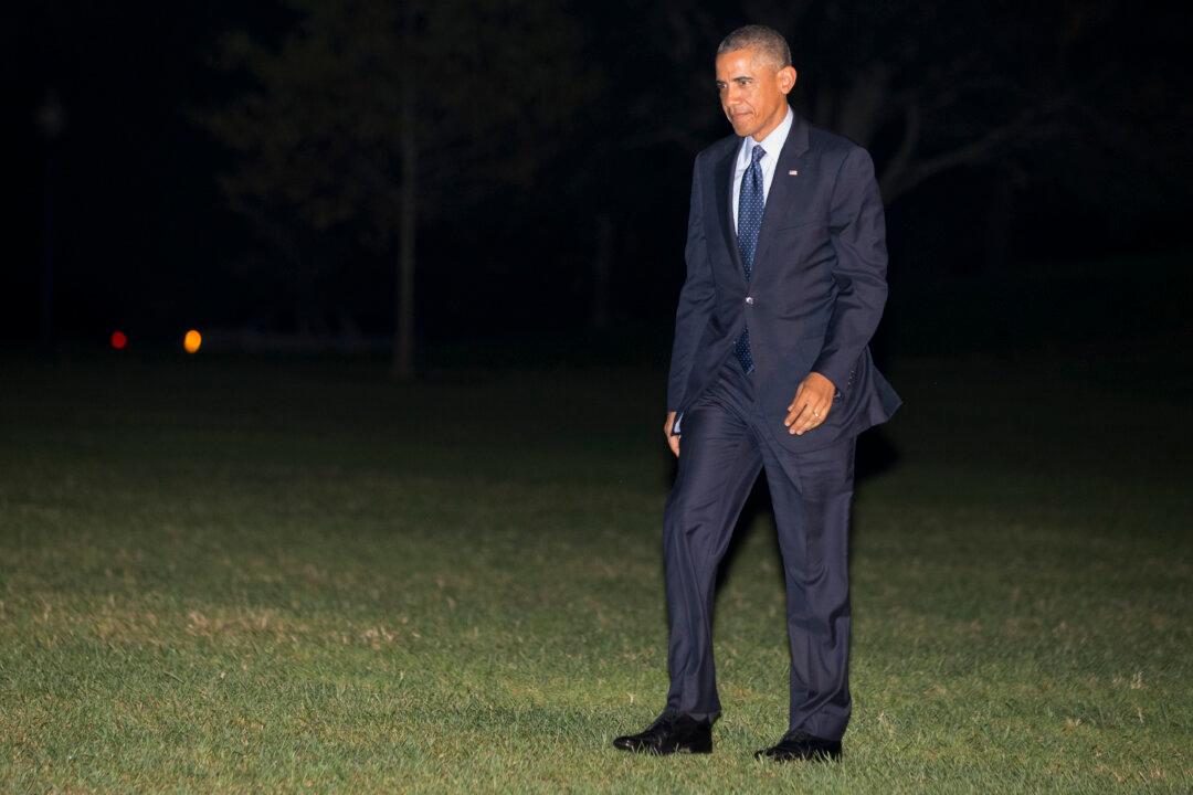 Obama, Military Examine Islamic State Strategy