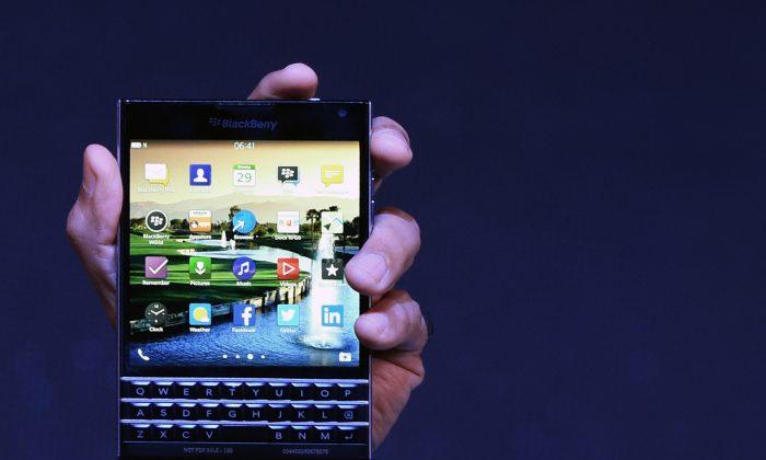 BlackBerry Passport Tries New Shape on a Flagship Smartphone: Does It Succeed?