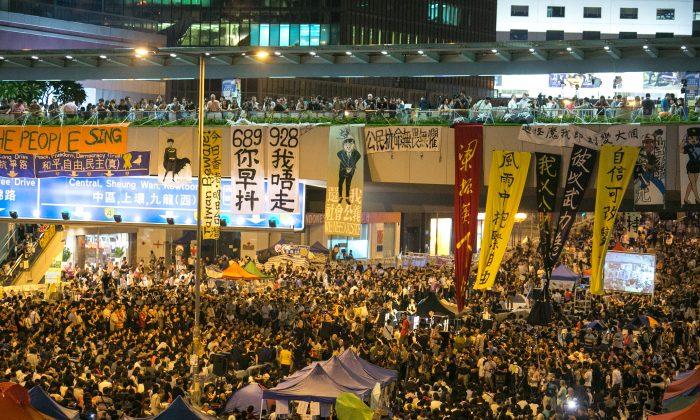 Hong Kong Students Entrench Positions, Calling for Dismissal of Chief Executive