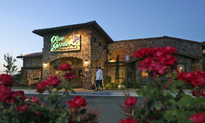 Cop Kicked out of Olive Garden Due to His Gun, Restaurant Apologizes
