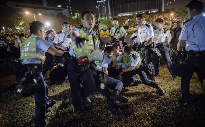 Hong Kong Police Violence See Reporters and Protesters Injured, Intimidated (+Photos, Video)