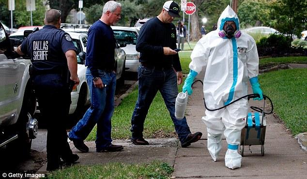 Dallas Health Worker Who Aided ‘Patient Zero’ Infected With Ebola
