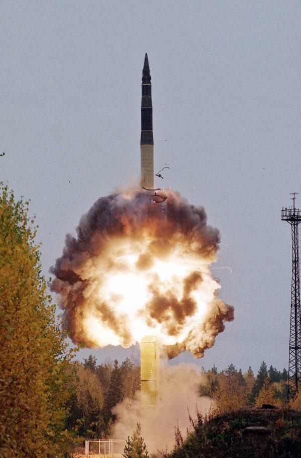 A Topol-M intercontinental ballistic missile is launched from the northern Plesetsk cosmodrome in Russia on Oct. 1, 1999. (Str/AP Photo)