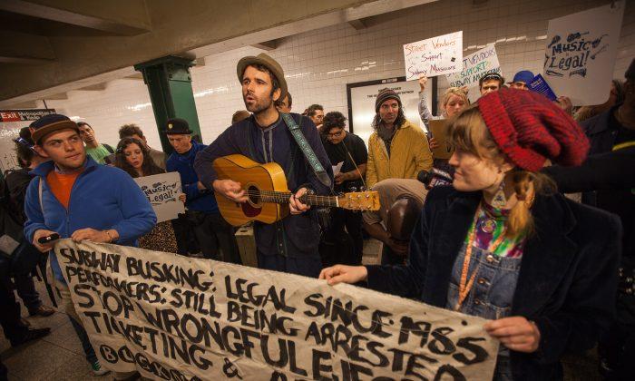 Arrested Subway Musician Andrew Kalleen Brings Performers, Politicians to File Complaint