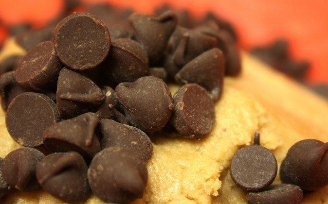 A Quick and Easy Vegan Cookie Pie Recipe
