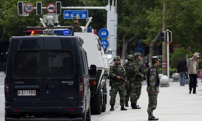 Human Rights Group: 100,000 Chinese Troops Likely to Be Stationed in Xinjiang 