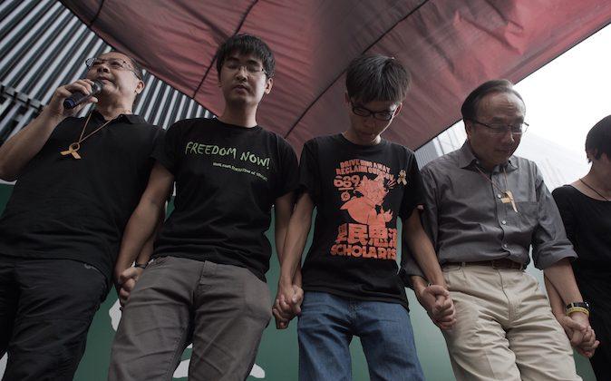 Hong Kong Protest Leaders Withdraw Poll Plans, Apologize