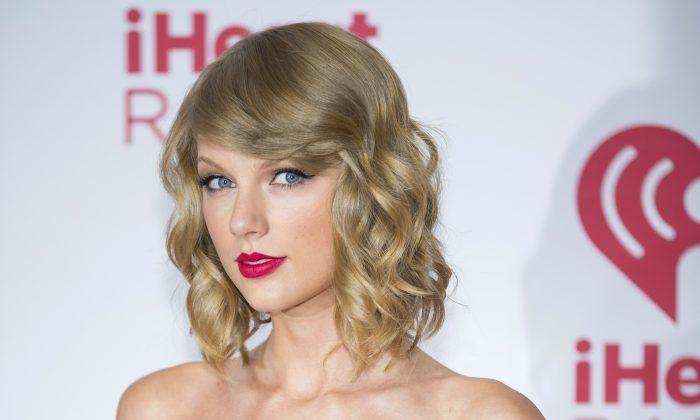 Artist Writes Viral Letter to Taylor Swift After Singer Steals Her Drawing