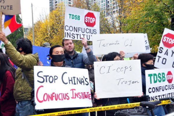 People demonstrate against the Toronto District School Board's partnership with the Beijing-controlled Confucius Institute outside the TDSB on Oct. 29, 2014. (Allen Zhou/Epoch Times)