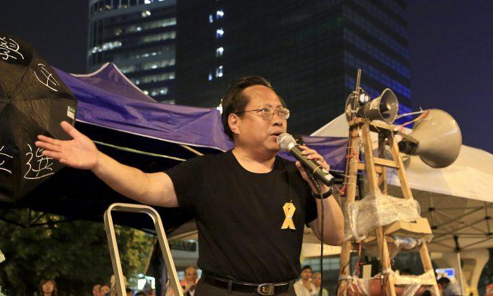 Hong Kong’s Students Run Out Far Ahead of Its Democracy Old Guard