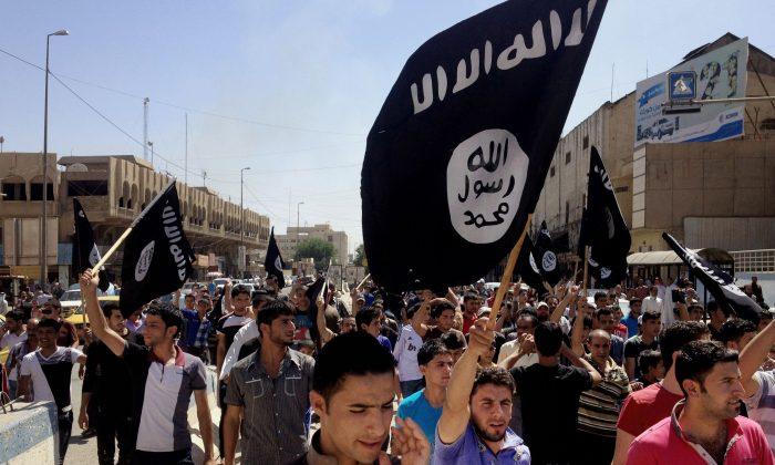 ISIS Apparently Chops off Women’s Hands, Flogs Men for Using Mobile Phones