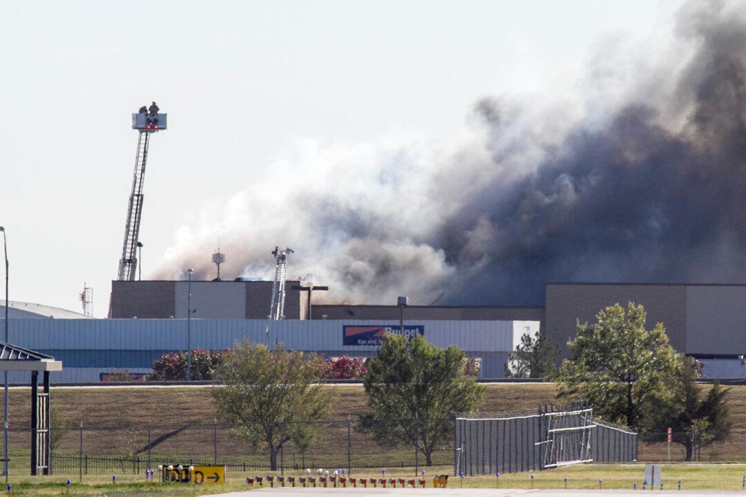 Plane Crashes at Kansas Airport, Killing 4