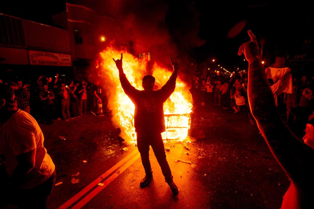 Police: 40 Arrested During San Francisco Giants Celebrations, Riots