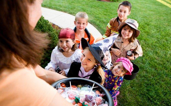 Healthier Halloween Candy for Trick-Or-Treaters